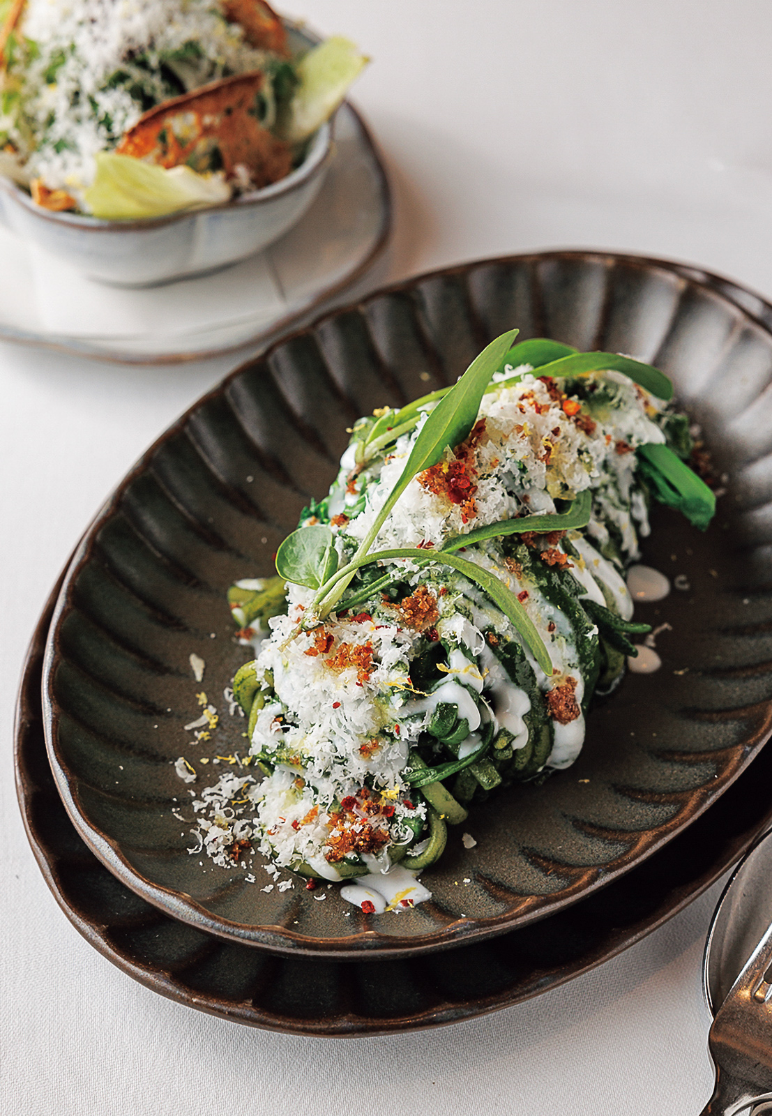 「ル・プリスティン東京」の”オーガニックリングイネパスタ 春野菜 パルミジャーノ 唐辛子 パングラッタート”