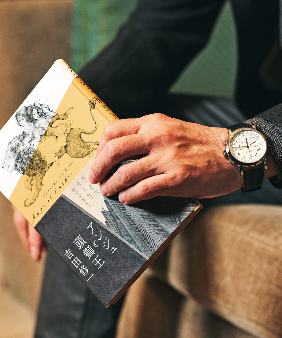 吉田氏が手に持つ『アンジュと頭獅王』