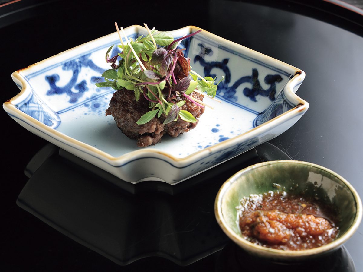 「鷹庵」の平井牛パティ炭火焼き