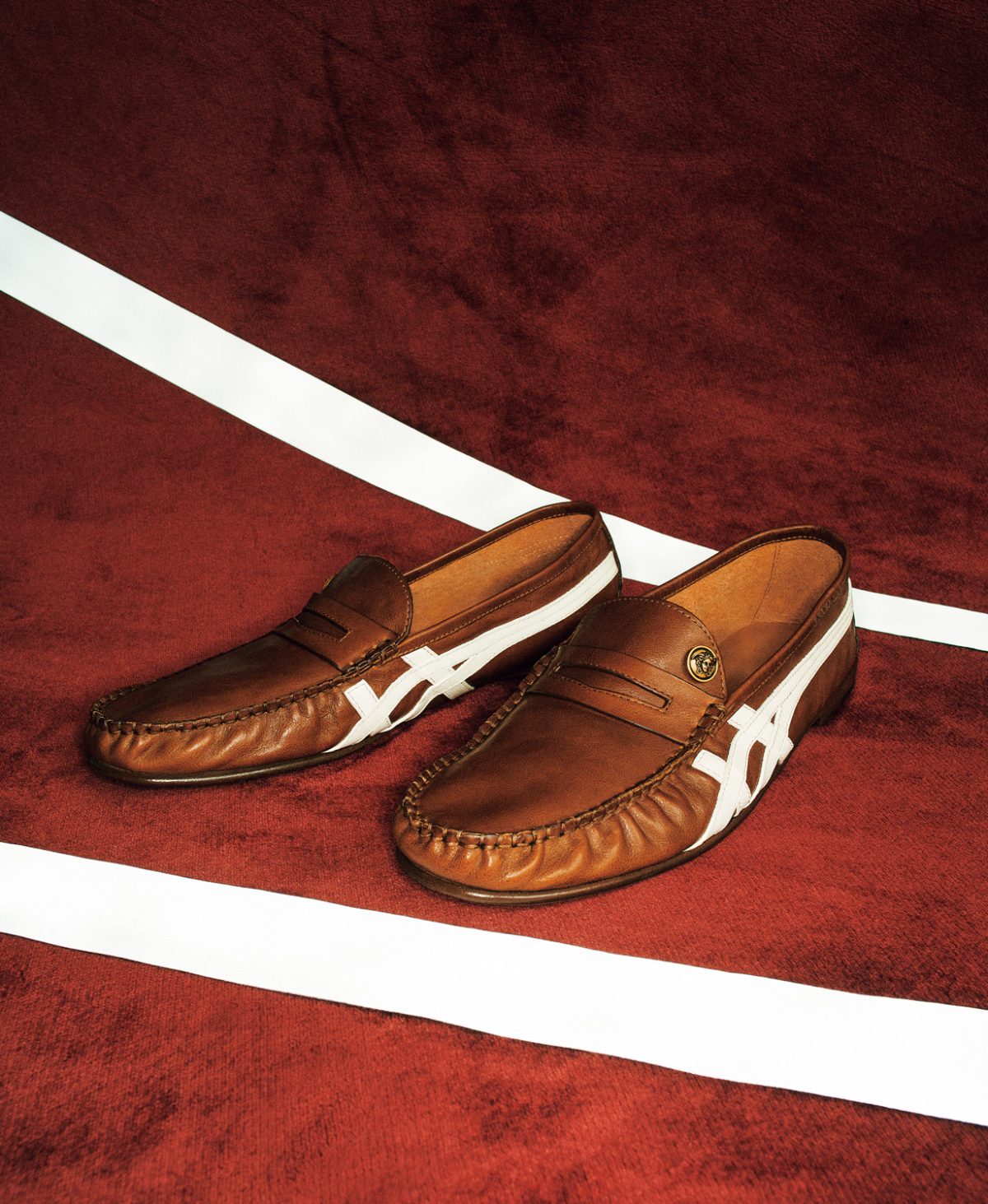 ヴェルサーチェ×オニツカタイガーのコラボローファー