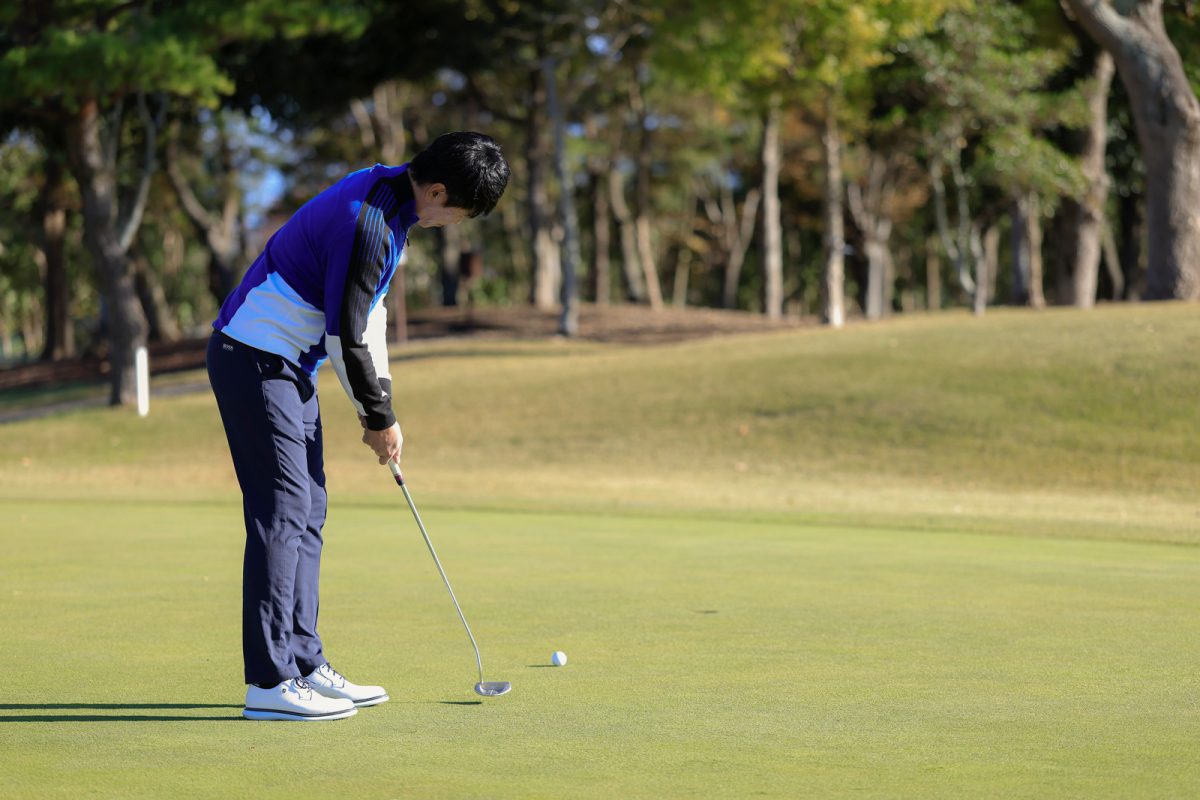 吉田洋一郎の最新ゴルフレッスン／2mのパーパットが入らない…原因は“肩の回し方”だった。パッティングが安定する正しいストロークとは