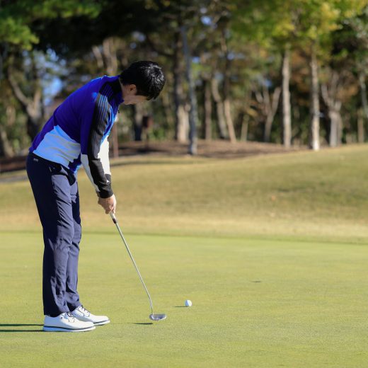 吉田洋一郎の最新ゴルフレッスン／2mのパーパットが入らない…原因は“肩の回し方”だった。パッティングが安定する正しいストロークとは