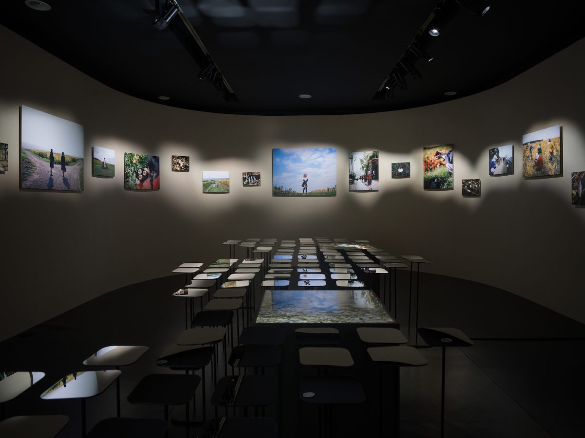 富山で育った女性の一生と、世界最古のシャンパーニュメゾンが交差。写真家・柴田早理が「Dotok Days」で表現したもの――KYOTOGRAPHIE 2026