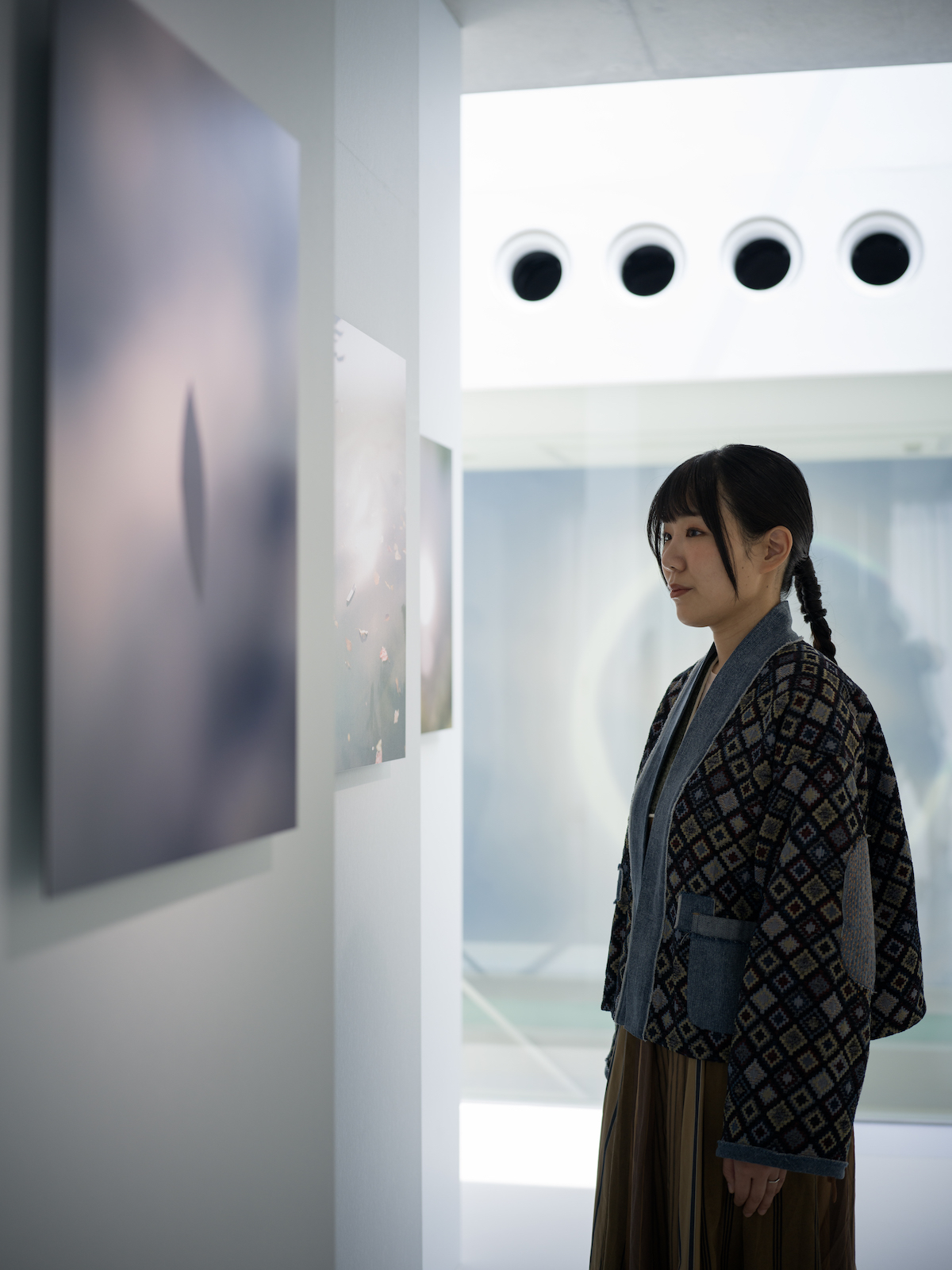 富山で育った女性の一生と、世界最古のシャンパーニュメゾンが交差。写真家・柴田早理が「Dotok Days」で表現したもの――KYOTOGRAPHIE 2026