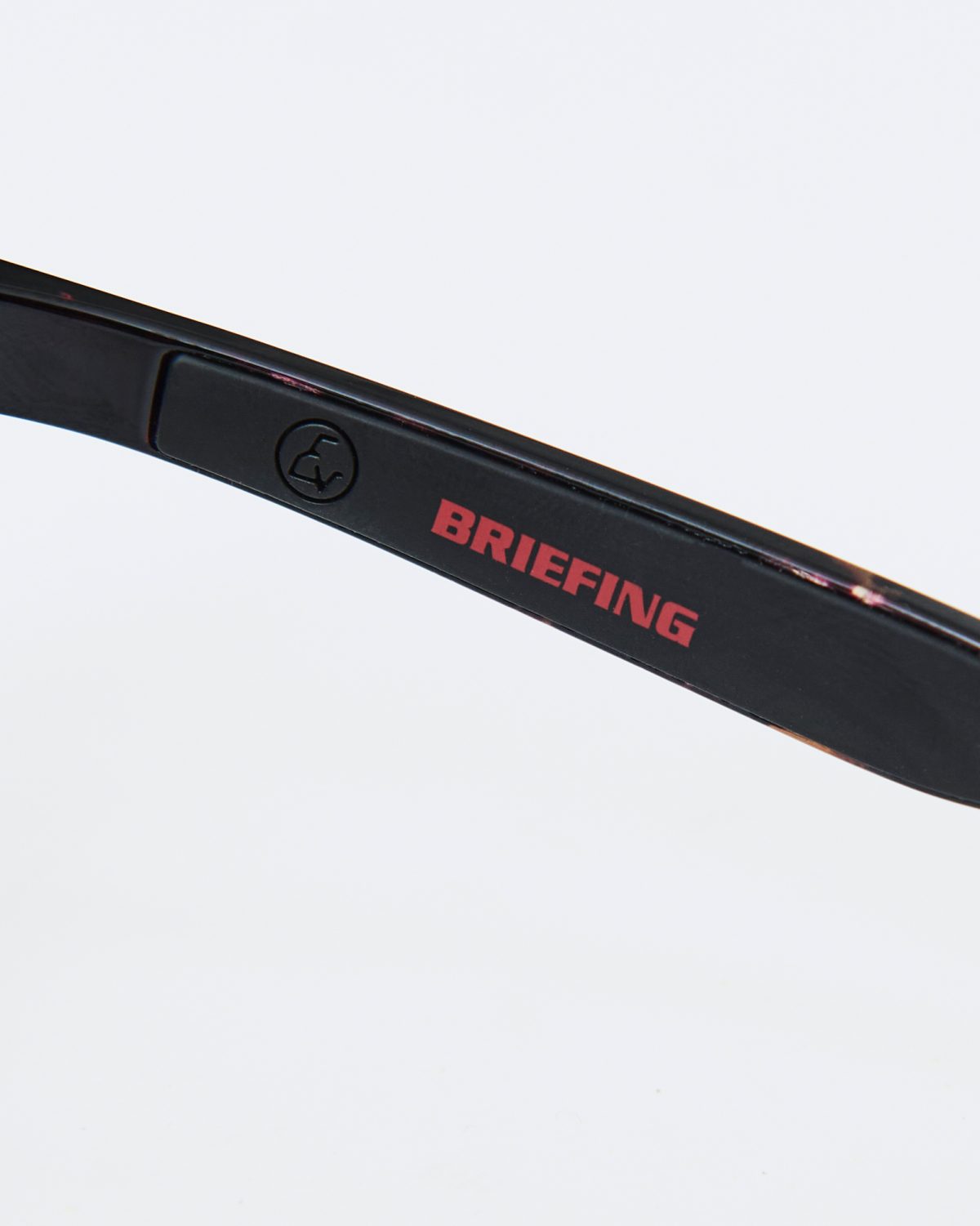 SCHILLER(50) <BRIFING GOLF×Eyevol> /サングラスのディテール
