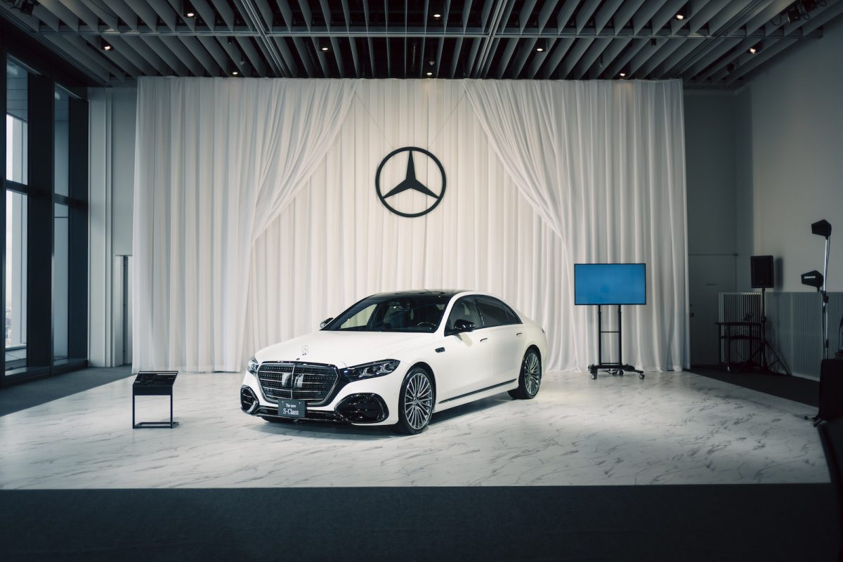 日本に導入されるメルセデス・ベンツ新型Sクラスは、S 450 d 4MATIC（IGS）とS580 4MATIC long（ISG）の2モデル。前者が1598万円、後者が2365万円（いずれも税込）。