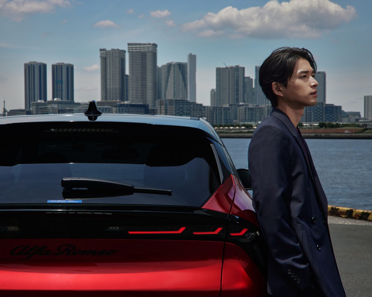 白洲迅とアルファ ロメオ新型「ジュニア イブリダ」