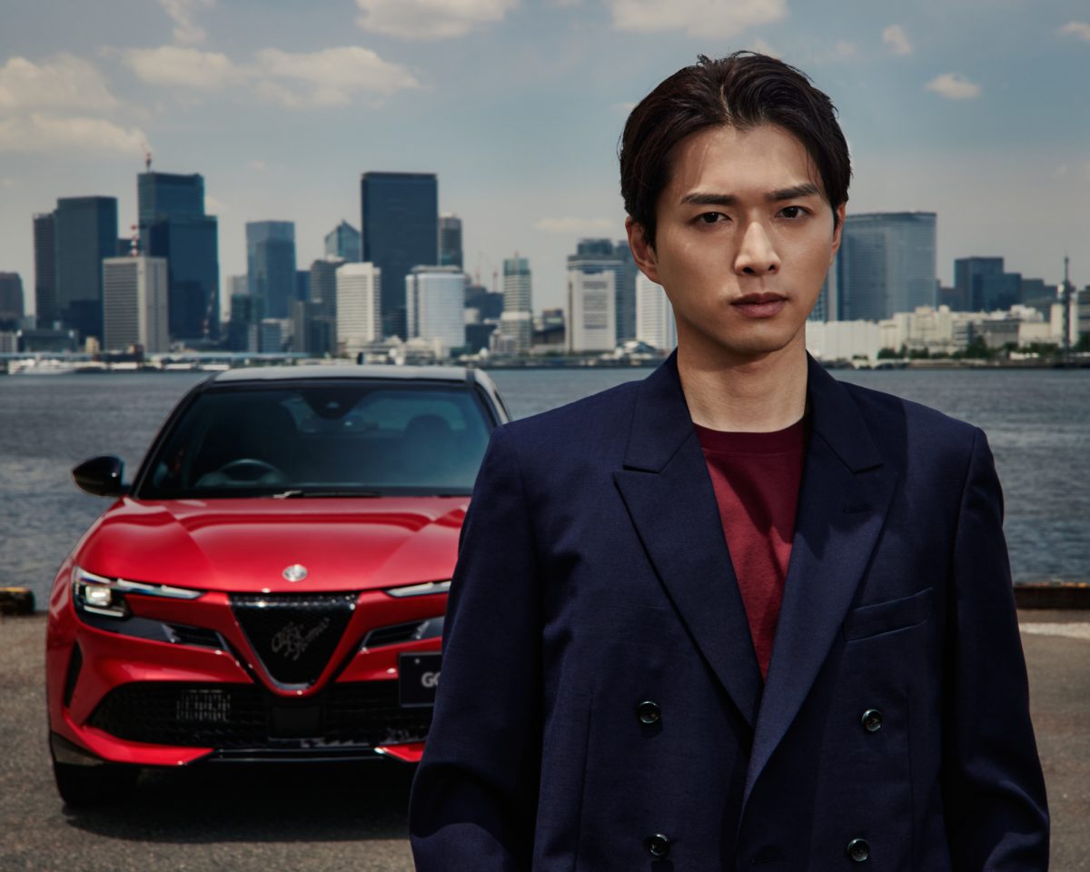 白洲迅とアルファ ロメオ新型「ジュニア イブリダ」