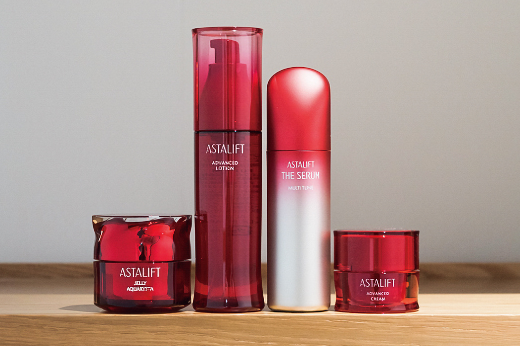 化粧水、美容液他（女性用）「ASTALIFT エイジングケアシリーズ」
