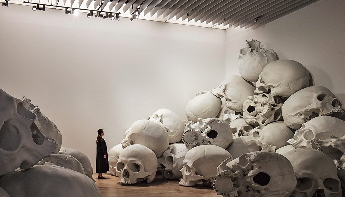 脳がバグる!? ロン・ミュエクの大規模個展が森美術館で開催中 | GOETHE