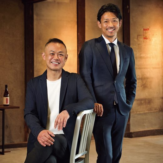 山三酒造 蔵元の荻原慎司氏（右）と、鳥嵩 店主の土屋慶典氏（左）