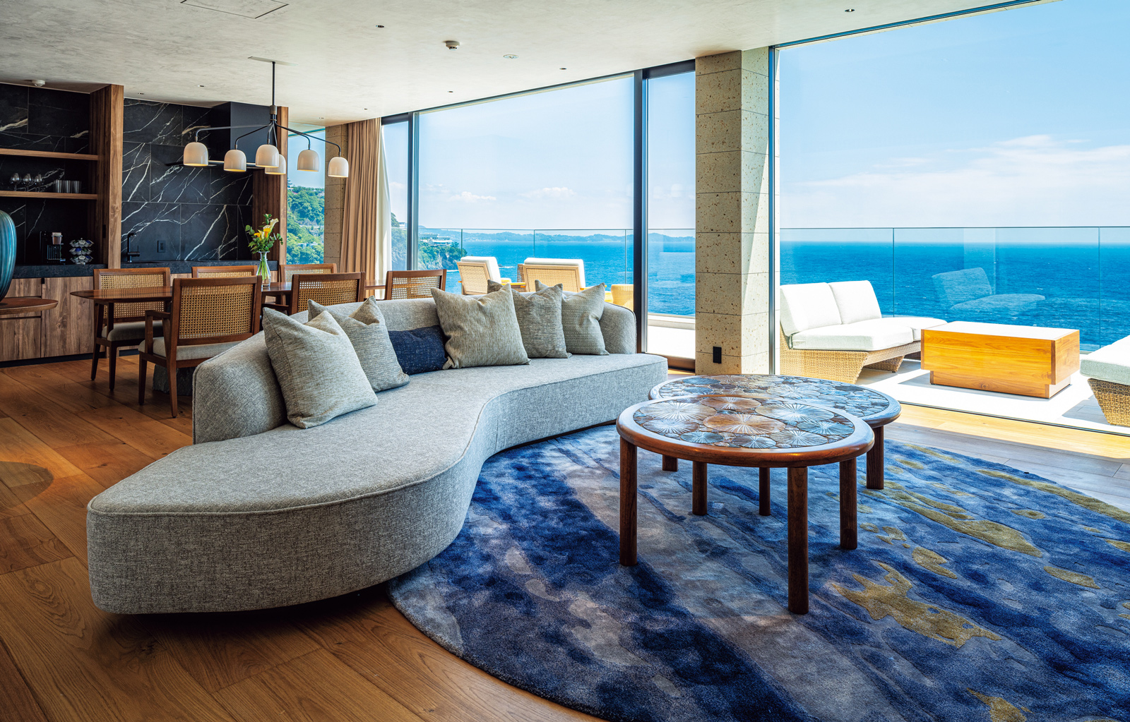 「UMITO 熱海 別邸」のリビング