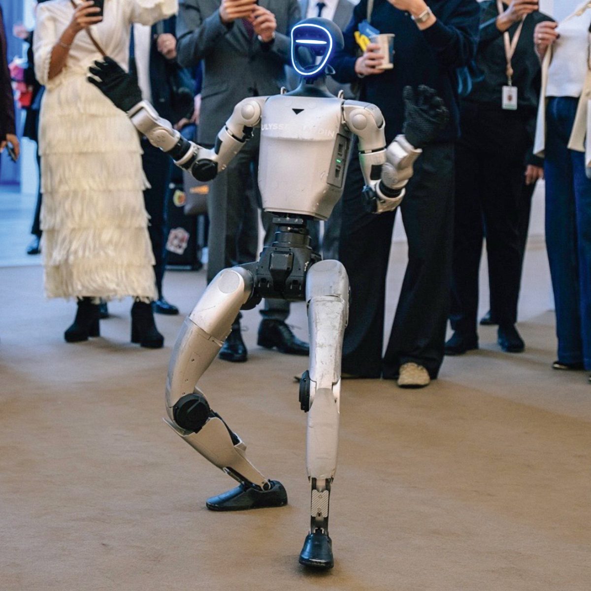 ユリス・ナルダンのブースに現れたロボット