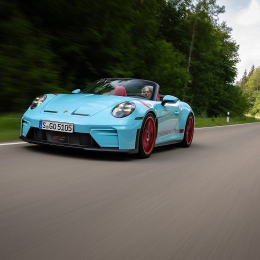 ポルシェ「911 GT3 」初、電動ルーフ装備モデルでドイツ郊外を駆け抜ける【試乗記】