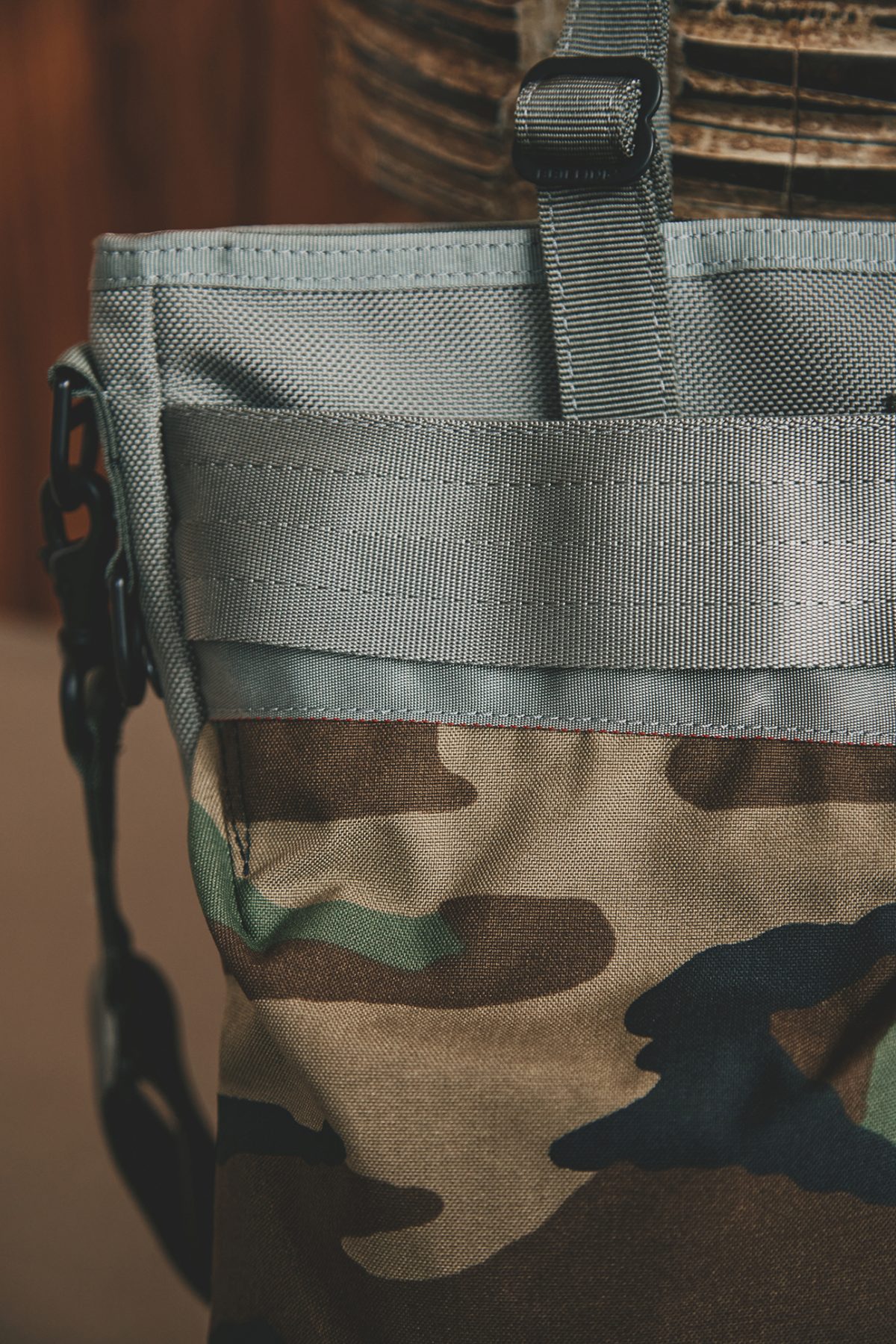 BRIEFING BB UTILITY HELMET BAG​＜WOODLAND CAMO＞