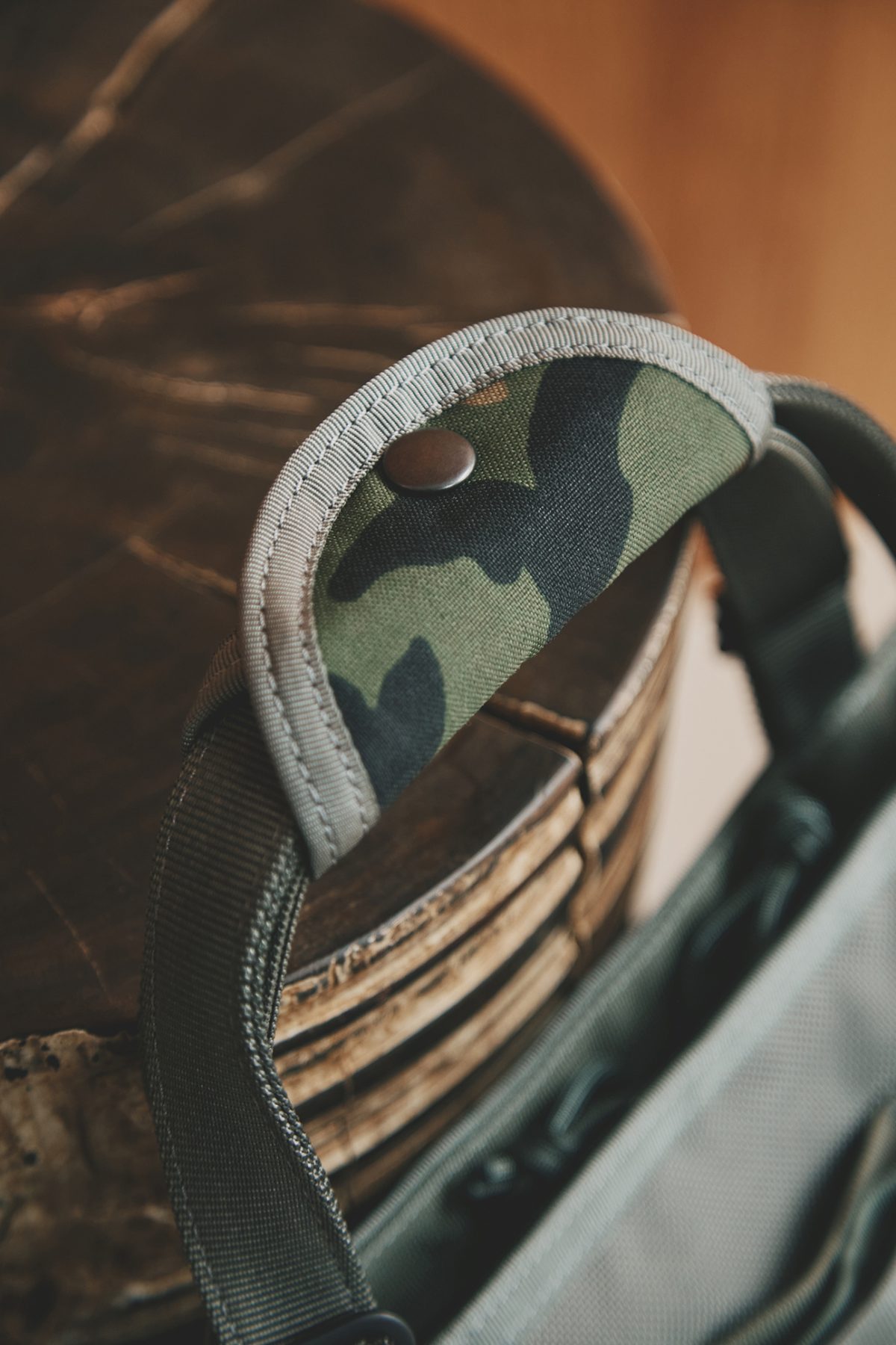BRIEFING BB UTILITY HELMET BAG​＜WOODLAND CAMO＞