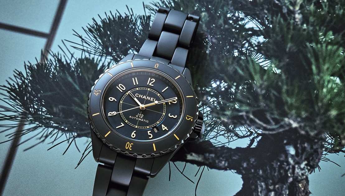 シャネル、ゴールド×マットブラック仕上げの新作「J12」