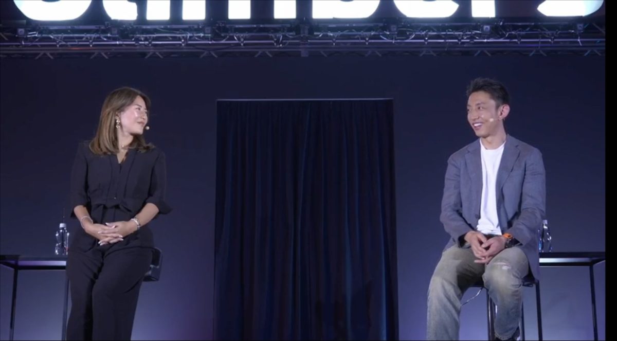 河村真木子氏（右）と田中渓氏（左）。