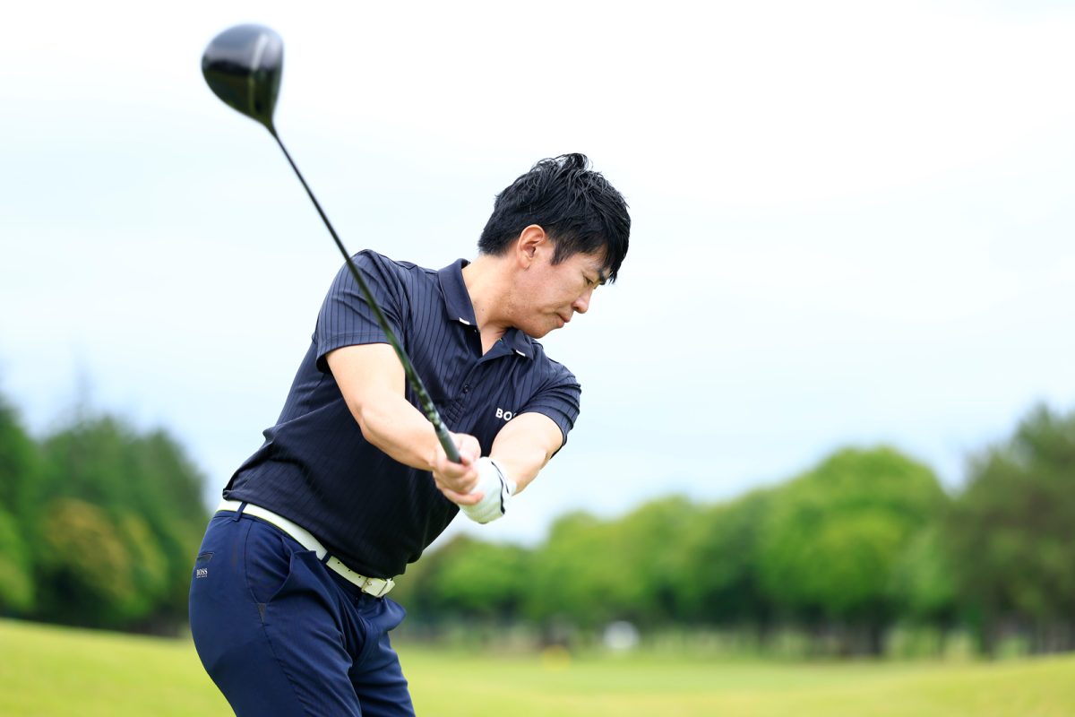 吉田洋一郎の最新ゴルフレッスン／左への引っかけが止まらない…スプリットハンドで分かる「手打ち」の正体