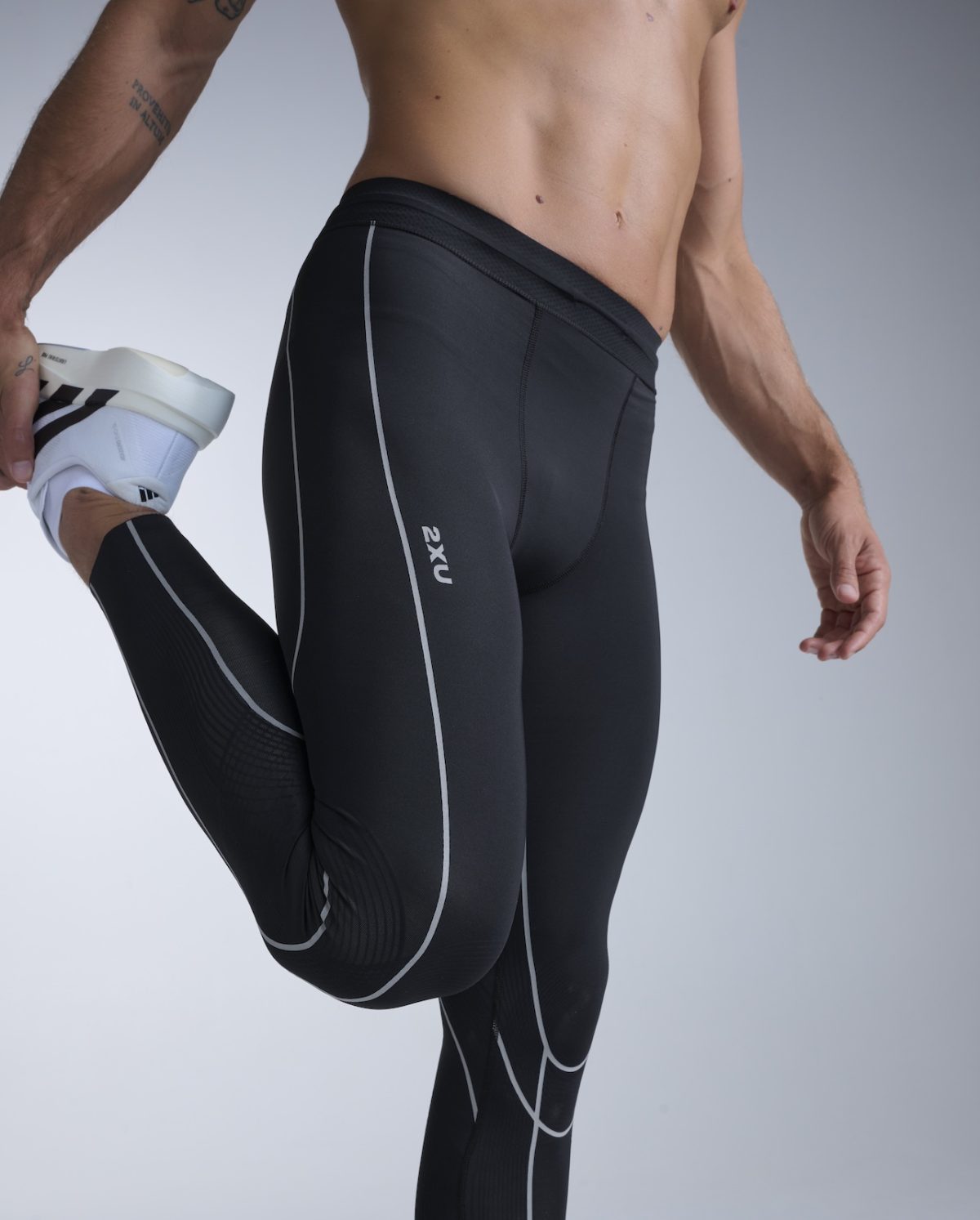 2XU「メンズ ライトスピード キネシス コンプレッションタイツ」