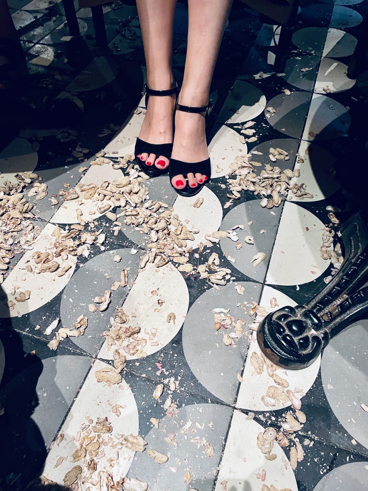 ラッフルズ シンガポール内のバー「ロングバー」／店内