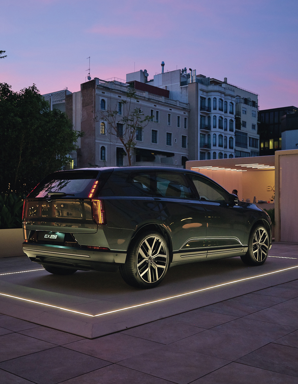 「Volvo EX60 P10 AWD」