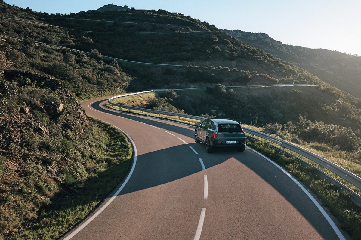 バルセロナを走る「Volvo EX60」