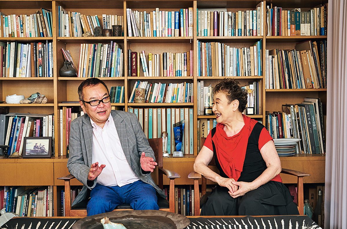 談笑する和田秀樹氏と加藤登紀子さん