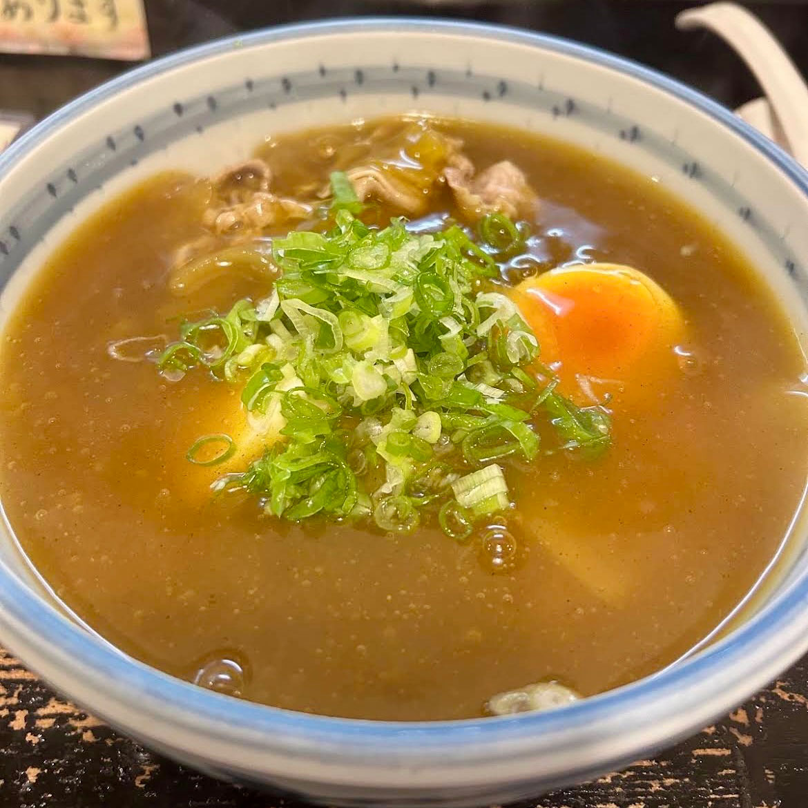 丸万のカレーうどん。
