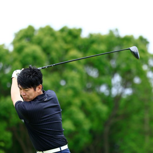 吉田洋一郎の最新ゴルフレッスン／スライスが直らない人へ。切り返しで「首の向き」を変えるだけで軌道は変わる