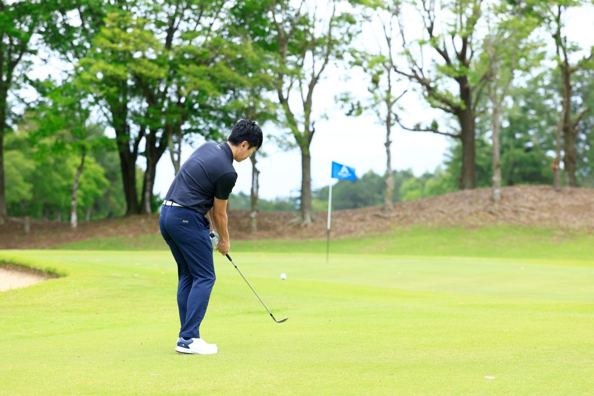吉田洋一郎の最新ゴルフレッスン／グリーン周りでのトップやダフリが怖い…サンドウェッジを使わないアプローチ術とは
