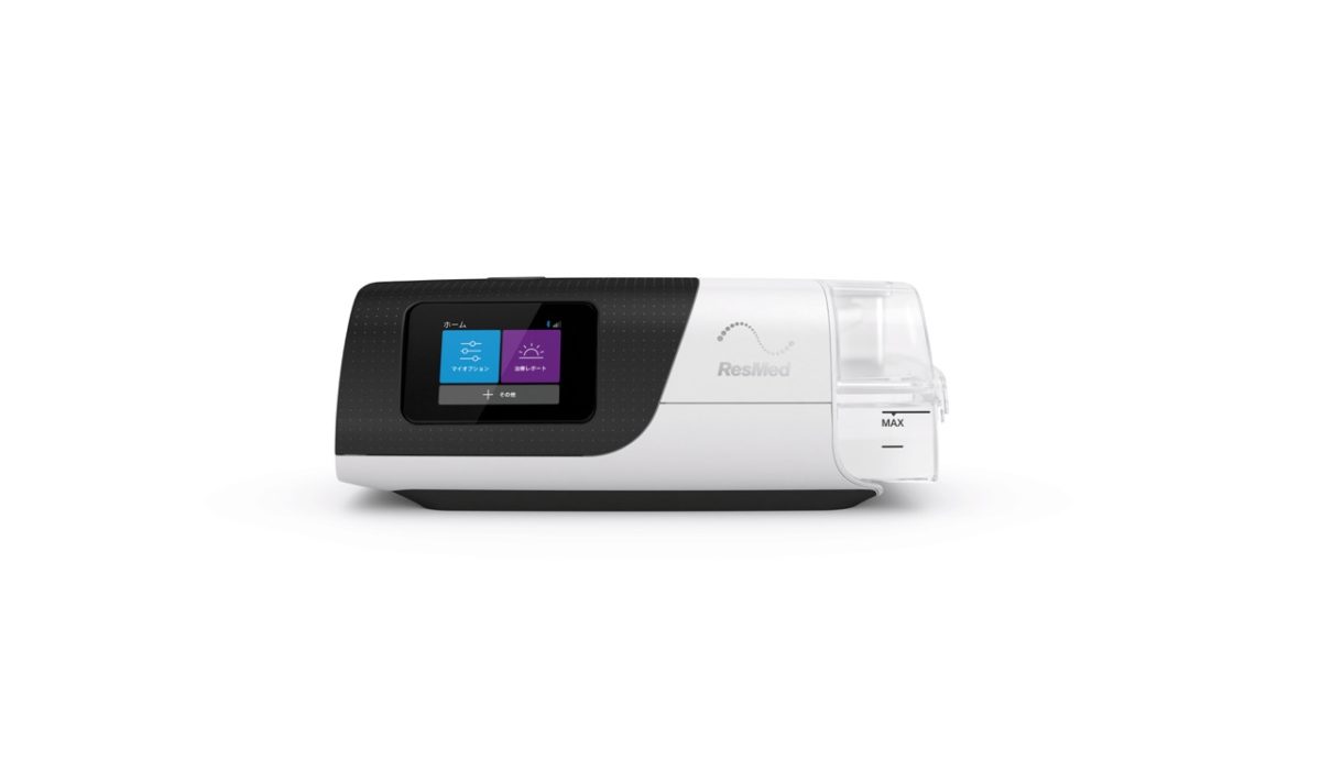 AirSense 11(レスメド www.resmed.jp) ※閉塞性睡眠時無呼吸症候群の治療に用いられる治療用医療機器。使用には医療機関の受診・医師の診断が必要
