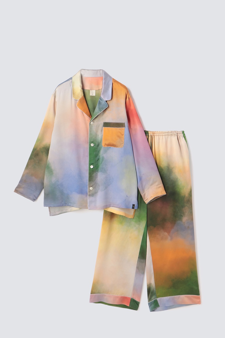 ウォーターカラー シルクパジャマ ミスティレイク（上下セット）　¥96,800（Foo Tokyo https://footokyo.jp）