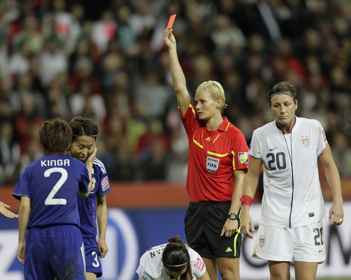 日本代表史上最高のファウル!? W杯優勝へ繋いだ「人生初のレッドカード」とは