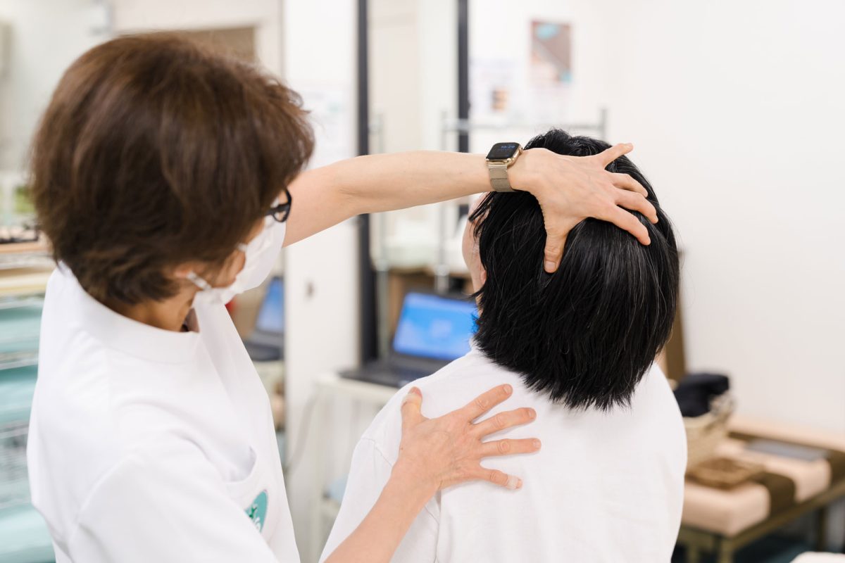 たった5ミリで寝返りが変わる？ 整形外科医がつくった、“治療発想”のオーダー枕とは