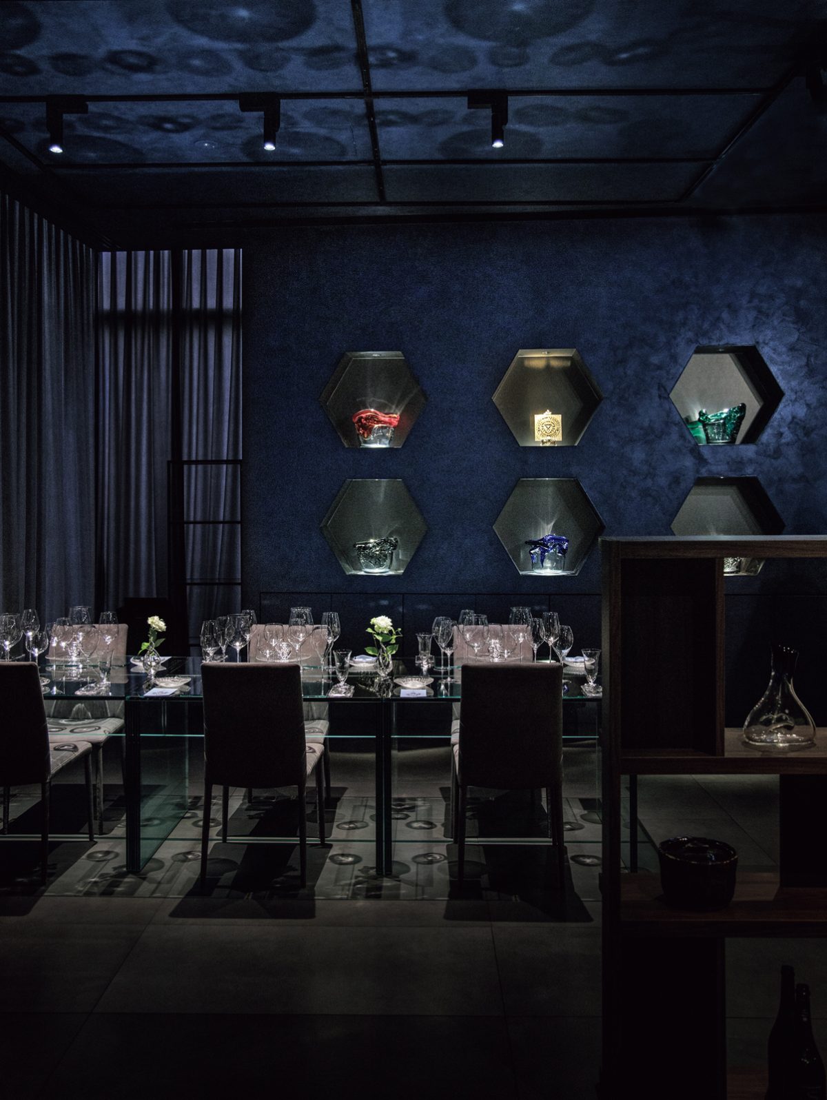 「MoDeRiTiOn」の店内