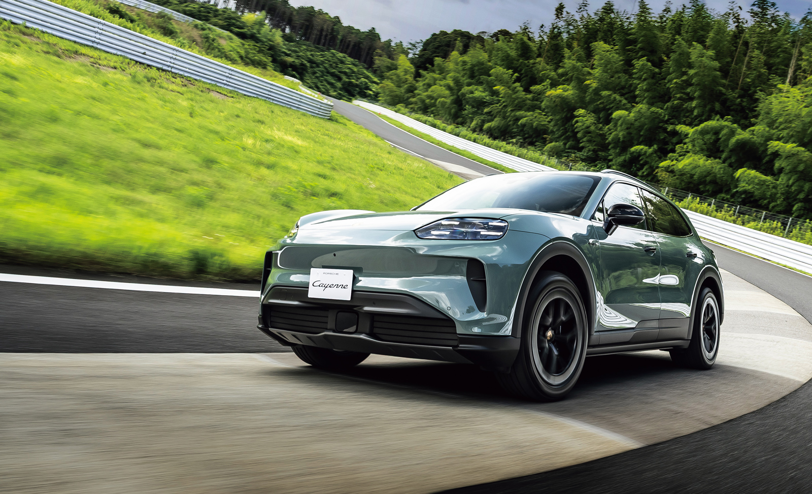 ポルシェ「カイエン」がついにフル電動化。1156馬力と静寂を極めたSUV