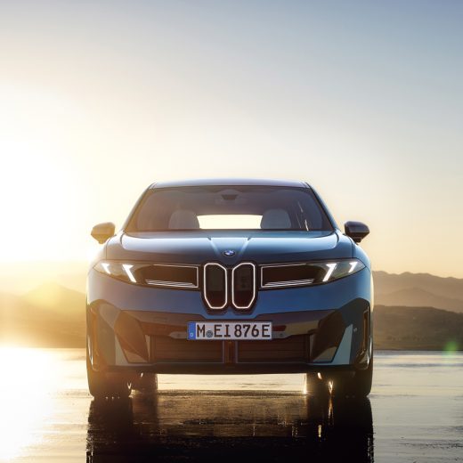 「BMW iX3 50 xDrive」のフロント