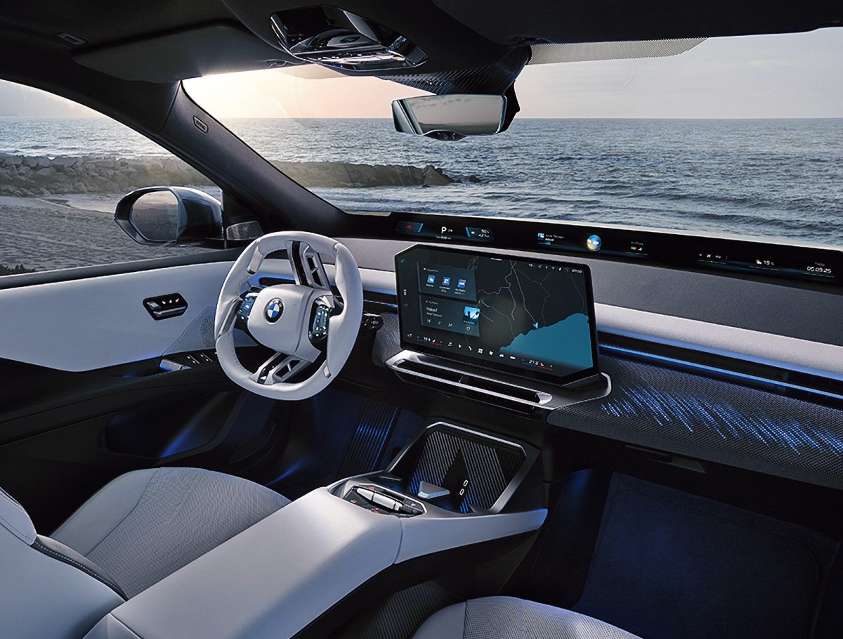 「BMW iX3 50 xDrive」の運転席