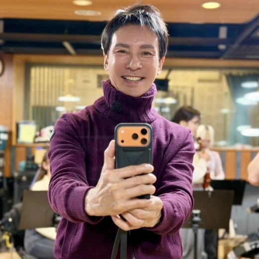 10月18日、71歳・郷ひろみ「スマホに⽀配されない。時間をどう使うかによって将来が決まる」【連載第11回】