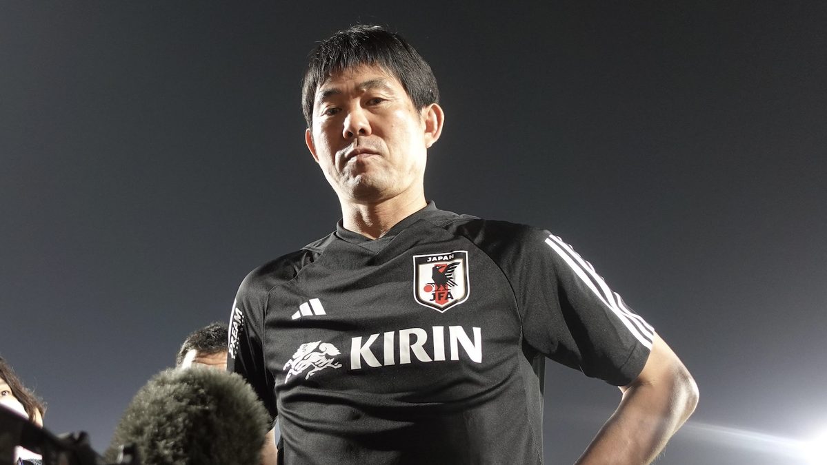 スタッフ陣は全員留任。だが、森保監督はなぜ、長谷部・中村コーチの役割を変更したのか