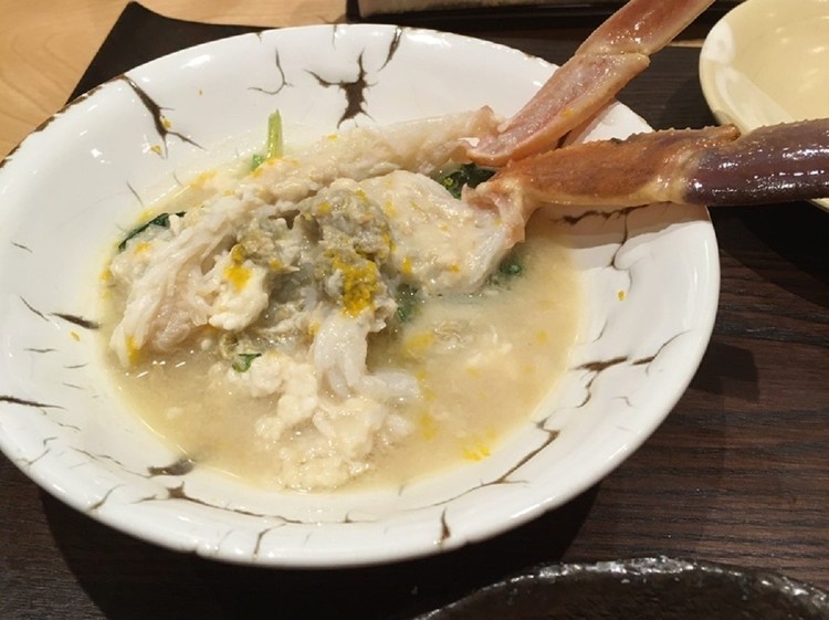 兵庫浜坂産松葉ガニの蟹味噌入り白味噌仕立ての蟹しゃぶ。