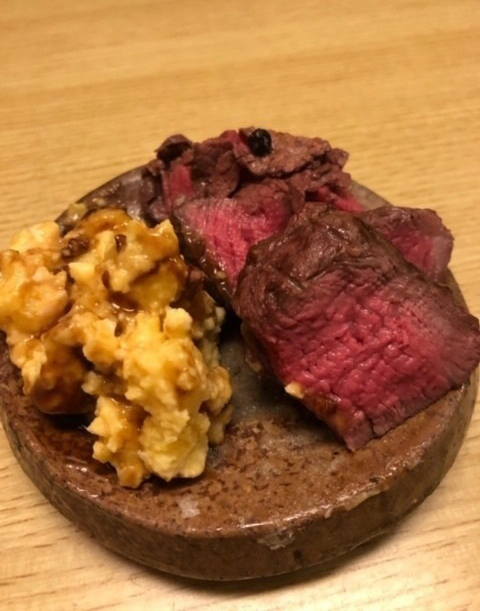北海道アンガス牛ヒレ肉の炭火焼きとポテトサラダ。