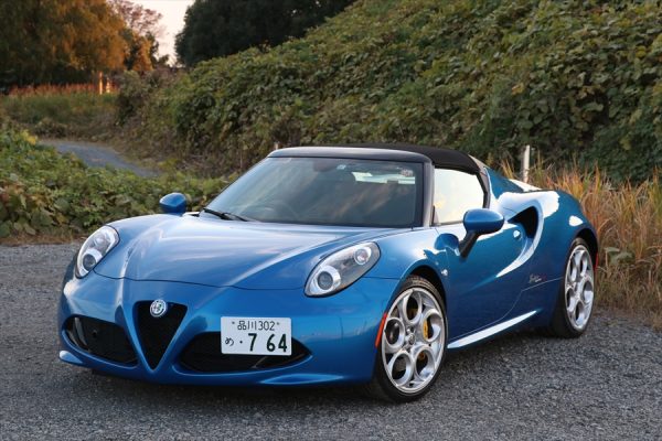 【試乗】さらば情熱のアルファロメオよ。終焉を迎える小さなスーパーカー「アルファロメオ4C」 | GOETHE