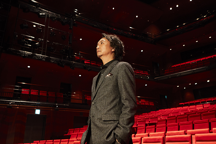 2021年4月にKAAT神奈川芸術劇場の芸術監督に就任した長塚圭史氏。