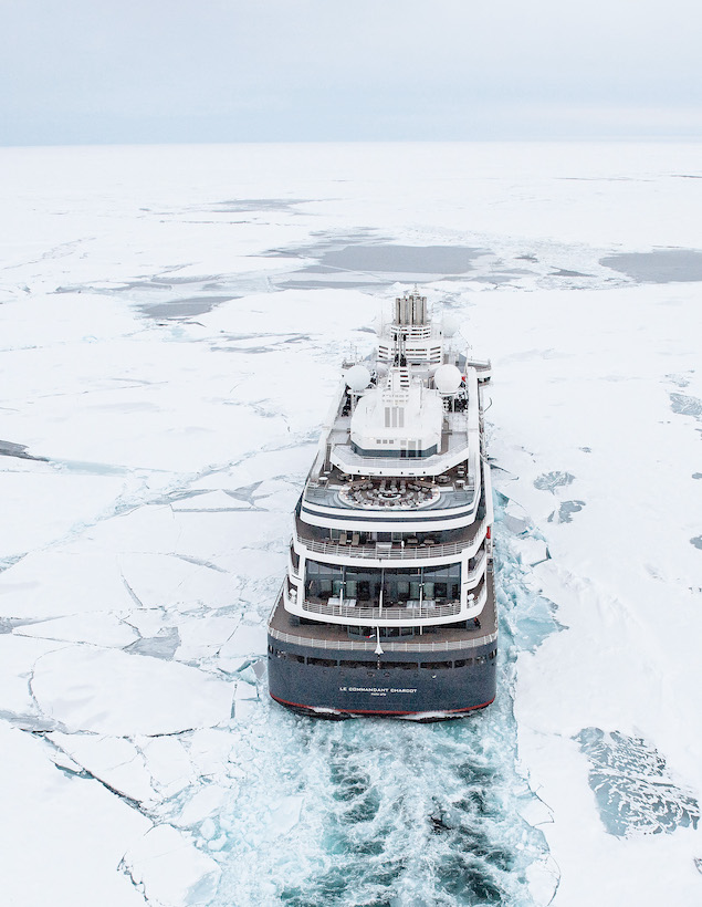 南極クルーズ 極地探検船「ル コマンダン シャルコー号」