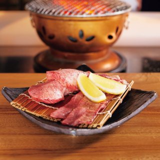 東京・市ヶ谷「炭火焼肉 なかはら」の「幻のタン」
