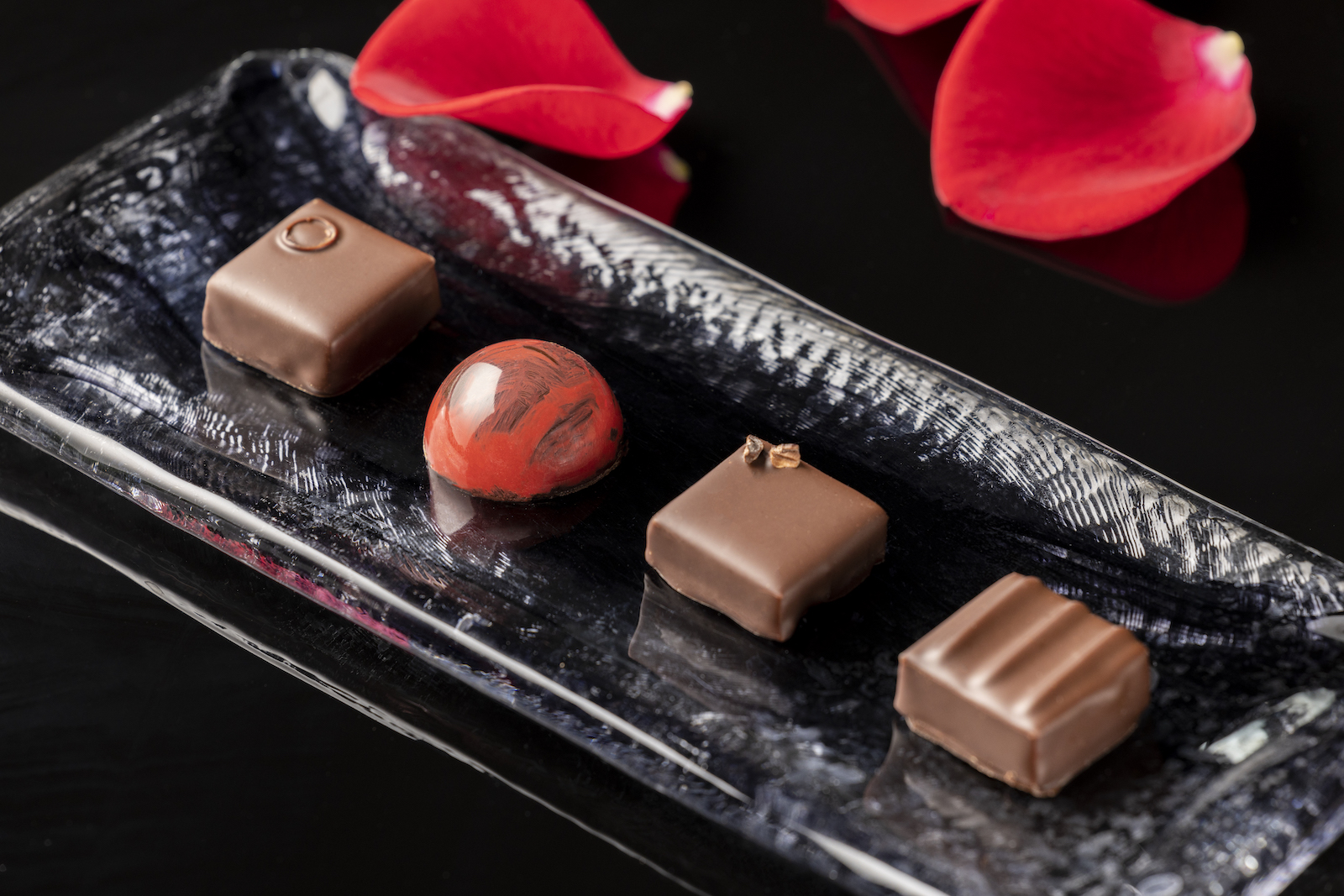 日比谷国際クリニックが、ラグジュアリーホテル「プルマン東京田町」とコラボレーションしたチョコレート