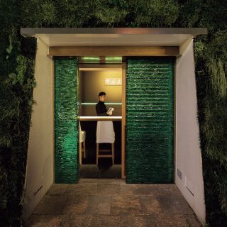 BAR「真茶亭」の入り口