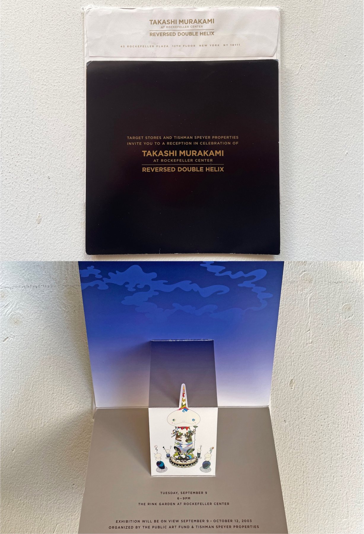 2003年、ニューヨーク、ロックフェラーセンターでの村上隆「RESERVED DOUBLE HELIX」の招待状。日本語では「二重螺旋回転」。展示は仏像オマージュのいわゆる“とんがりくん”。２つ折りになっている招待状を開けるとこんな感じ。